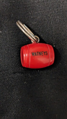 Vintage watney red barrel - red,